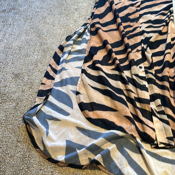 FHQ Animal Print long Blouse - Picture 6 of 7